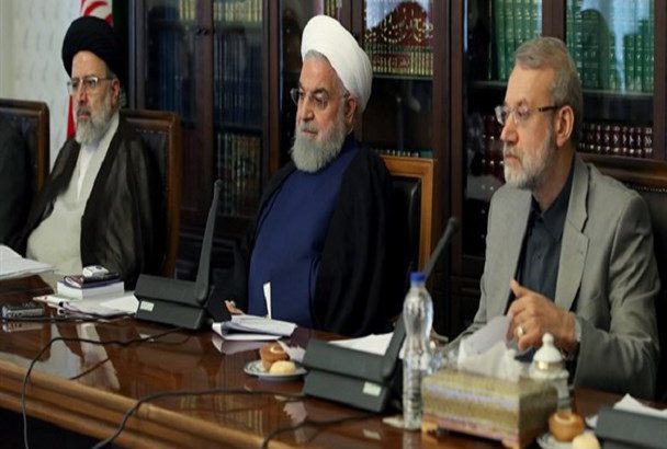 حاشیه های مبارزه با فساد در جلسه سران قوا/ اعتراض روحانی به رئیسی