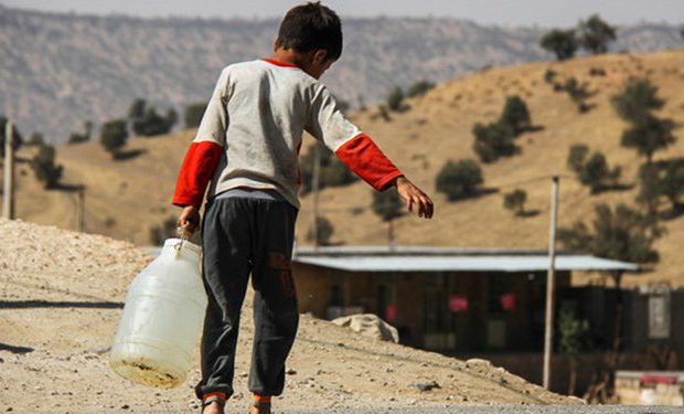 گلایه مردم روستای توکل آباد پشت ریگ از نداشتن آب آشامیدنی سالم