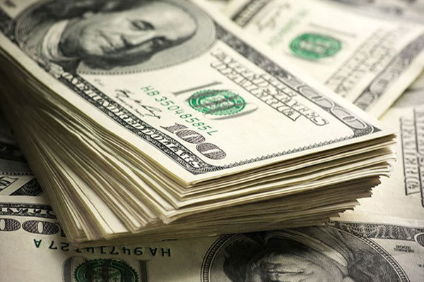 دلارهای خانگی در صف صرافی های کرمان/قیمت ها همچنان رو به سقوط است