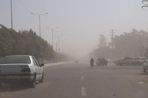 توفان شن راه ارتباطی ۳۲ روستای ریگان استان کرمان را بست