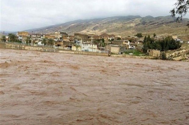نگرانی خانواده های مردم روستای در محاصره سیلاب کوهشاه