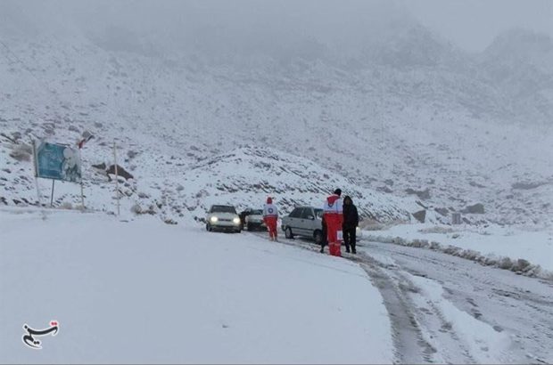 امدادرسانی هلال احمر کرمان به بیش از ۱۳۰۰ نفر حادثه دیده در برف و کولاک + تصویر